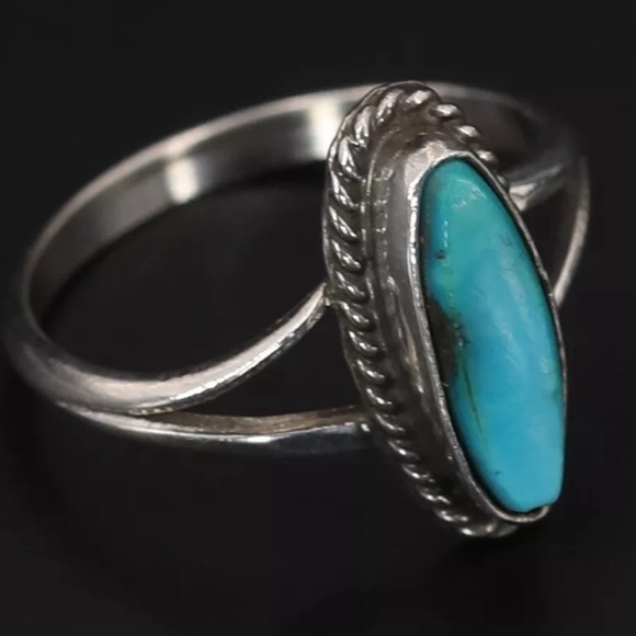 VINTAGE - NAVAJO Turquoise Elongated Braided STERLING silver ring size 6us - Picture 3 of 7